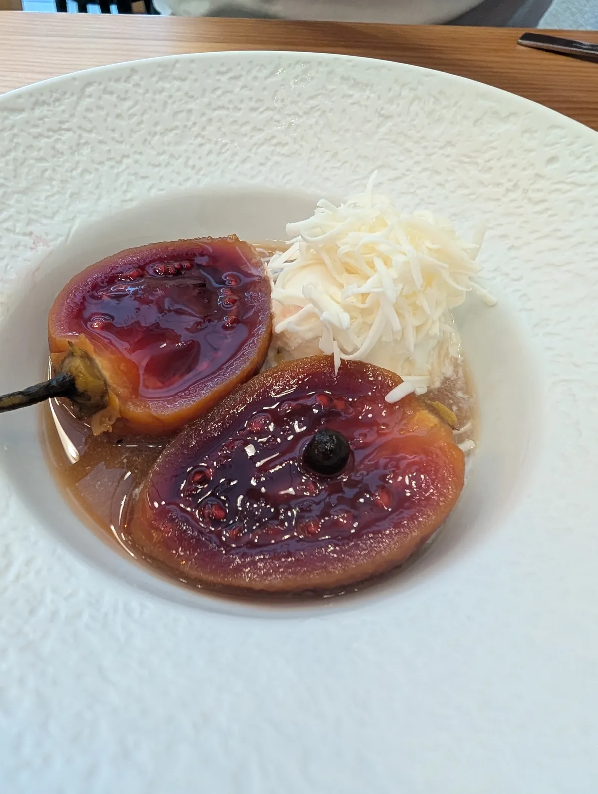 Tomate de árbol con helado de queso
